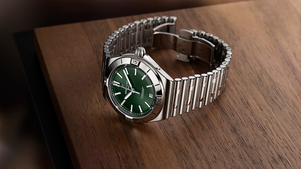 News - Chronomat Redesign - Image Carousel - JP