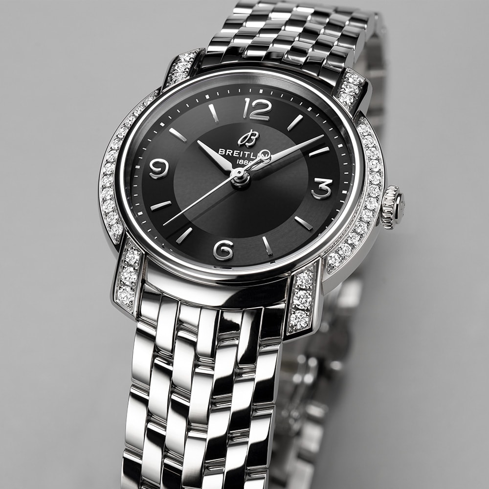 {generated} Breitling Lady Premier A77330671B1A1がブラックダイヤルとダイヤ装飾を備えたスチール仕様で上質なデザインを強調